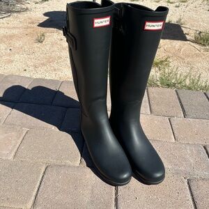 Hunter Black Tall Rain Boots with Signature Logo (Red pair or black pair)